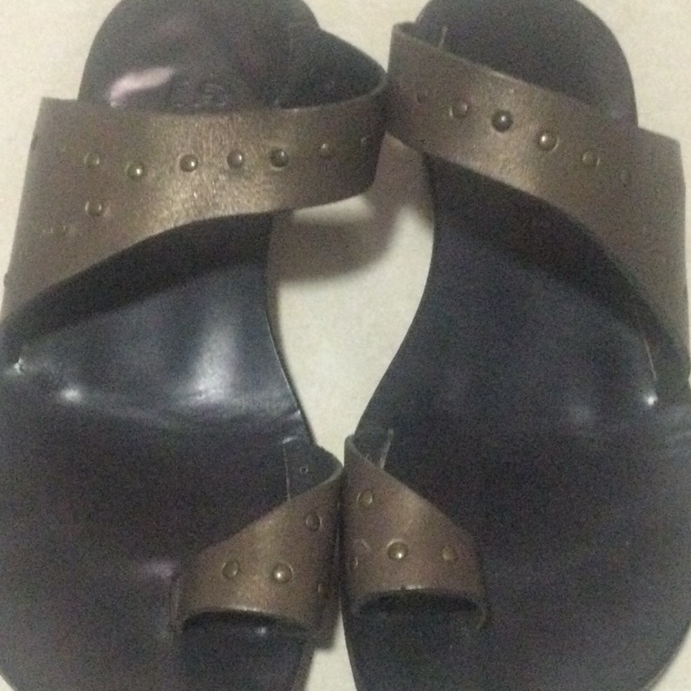 Cydwoq sandals
